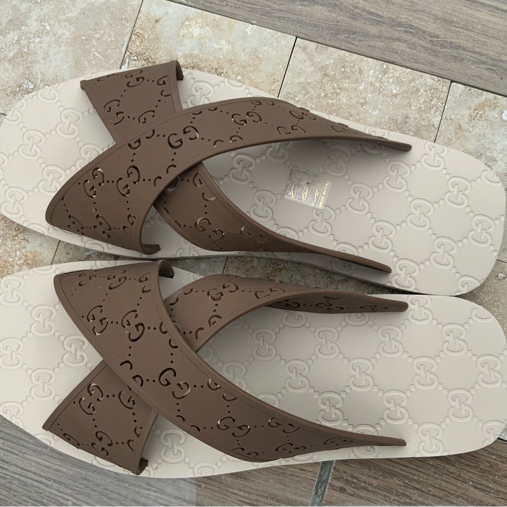 Unisex Beige Gucci Sandals - Picture 15 of 16